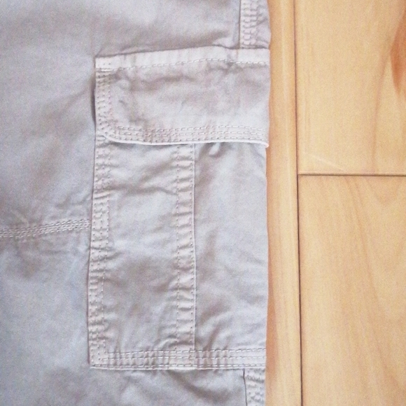 NWOT,DKNY, ladies Capri, Size..4 - Picture 3 of 7